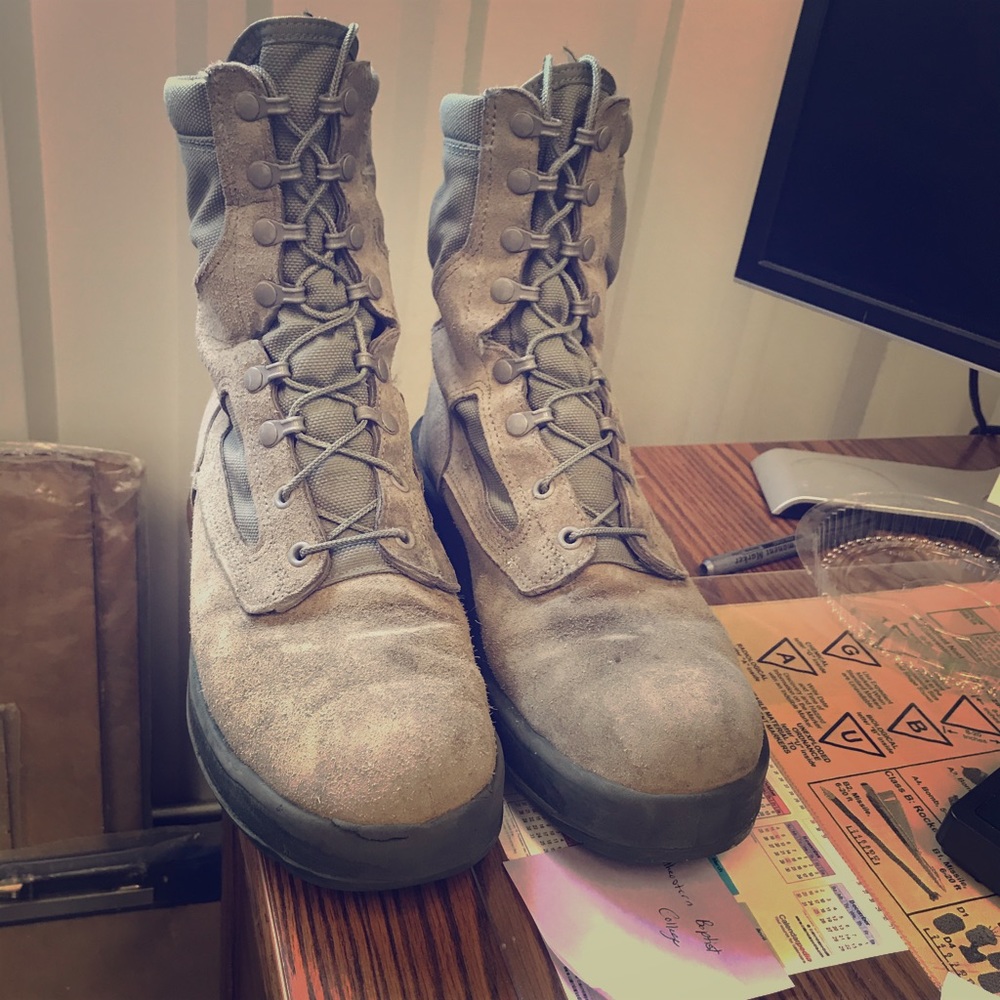 U.S. Air Force boots (1 pair)